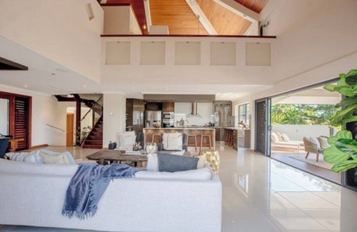 Eimeo Casa | Barralong Where Two Waters Meet Is True Luxury Right on the Whitsunday Coast