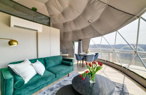 Franklin Apartamento | Barrel Hot Tub at The Eagle Dome in Franklin!