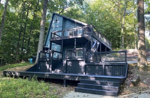 Glasgow Casa | Barren Lake Waterfront Eclectic Cabin - Dock; 17 miles from Mammoth Cave