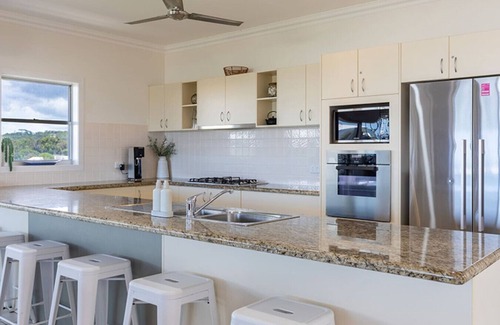 Agnes Water Casa | Barrier Reef Retreat - 4BR w/ Pool 1 min to Beach