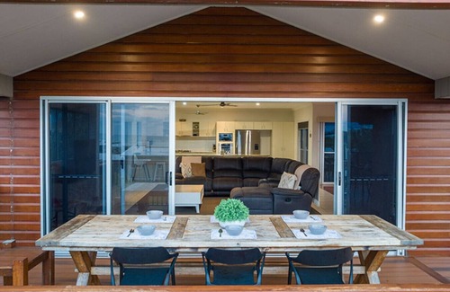Agnes Water Casa | Barrier Reef Retreat - 4BR w/ Pool 1 min to Beach