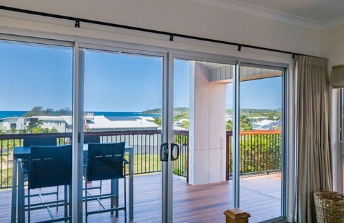 Agnes Water Casa | Barrier Reef Retreat - 4BR w/ Pool 1 min to Beach