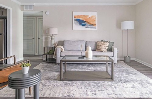 Homewood Apartamento | Brookwood 2BD 1 - Dos Habitaciones Piso, Capacidad 4