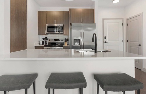 Richmond Apartamento | Barsala l Modern 2BD overlooking a sparkling pool, fast Wi-Fi