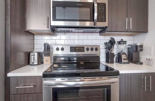 Richmond Apartamento | Barsala l Spacious 2BD with fitness center & sparkling pool