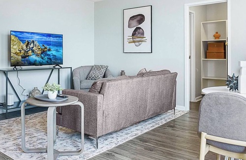 Fort Wayne Apartamento | Barsala l Stylish studio city living, fast Wi-Fi