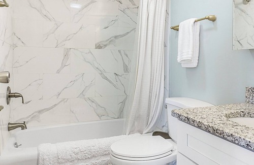 Fort Wayne Apartamento | Barsala l Stylish studio city living, fast Wi-Fi