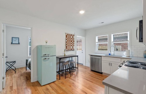 Downtown Casa | Bart St Bungalow- Pet Friendly!