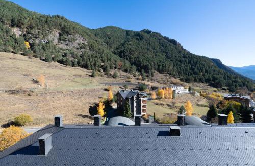 Arinsal Apartamento | Barthe Holidays I Apartamento moderno en Arinsal 6PAX a pie de pistas I Balcón con vistas y parking I Riu