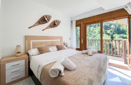 Pal Apartamento | Barthe Holidays I Gran apartamento en el pueblo de Pal 8PAX I Terraza, Vistas al valle, Ideal para familias o grupo, Pet friendly I Rider