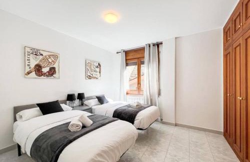 Pal Apartamento | Barthe Holidays I Gran apartamento en el pueblo de Pal 8PAX I Terraza, Vistas al valle, Ideal para familias o grupo, Pet friendly I Rider