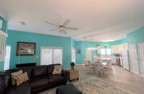 Fort Morgan Casa | Barton's Beach House-350 S Breakers