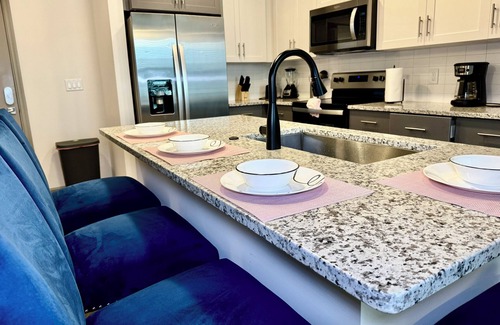 Deerwood Apartamento | Genoa's Apartment. 2 Beds, 1 Bath