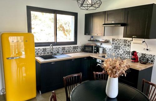 Bastelicaccia Apartamento | Bas de villa avec jardin idéalement situé entre Ajaccio et Porticcio