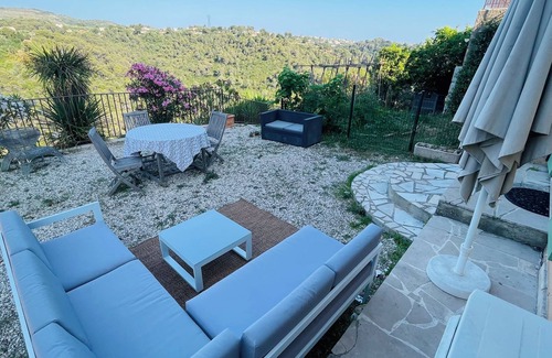 Nice Apartamento | Bas de Villa Avec Terrasse Dans la Nature à Seulement 15 mns de Nice