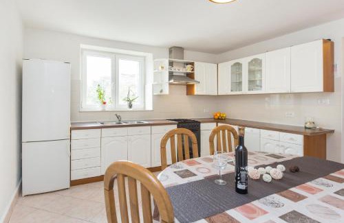 Kapelica Apartamento | Basanni