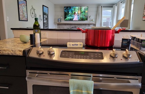 Bloomington Casa | Base Camp-6.5 blocks to IU Campus & downtown, 3 Kings, Bicycles, Fence