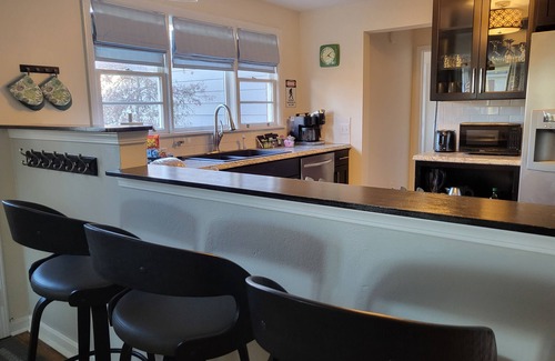 Bloomington Casa | Base Camp-6.5 blocks to IU Campus & downtown, 3 Kings, Bicycles, Fence