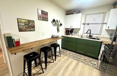 Kirksville Cabaña | Base Camp Cottage