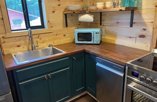 St. Helen Cabina | Base Camp - Cozy 2-bed with ORV trail access. Fully fenced-in and dog-friendly