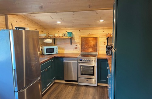 St. Helen Cabina | Base Camp - Cozy 2-bed with ORV trail access. Fully fenced-in and dog-friendly