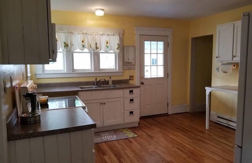 Durbin Casa | BaseCampWV-Durbin. Spacious 4 bedroom house w/yard