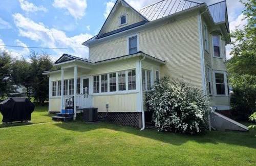 Durbin Casa | BaseCampWV-Durbin. Spacious 4 bedroom house w/yard
