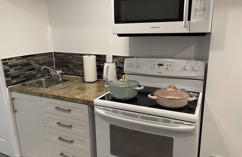 Barrie Casa | Basement 4 minutes from Centennial beach Barrie