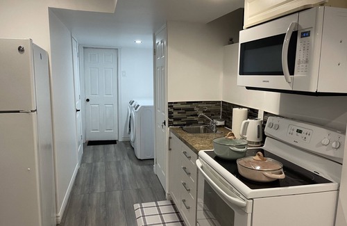 Barrie Casa | Basement 4 minutes from Centennial beach Barrie