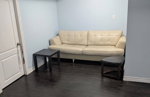 Meadowvale Village Casa | Basement apartment near Toronto Pearson airport