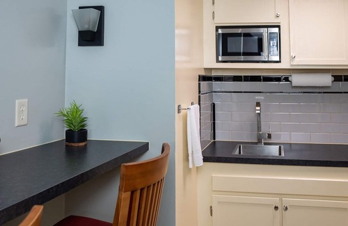 South Bend Apartamento | Apartamento sótano, entrada privada. 2. 2 millas del estadio.