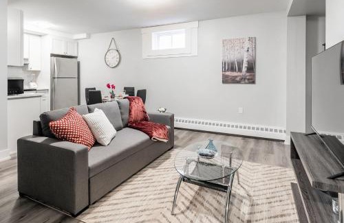 Central Hamilton Apartamento | Basement Condo on James Street North