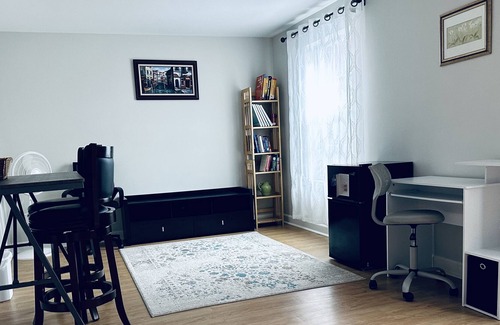 Yorkshire Casa | Basement in a townhouse, private and clean floor all to yourself!