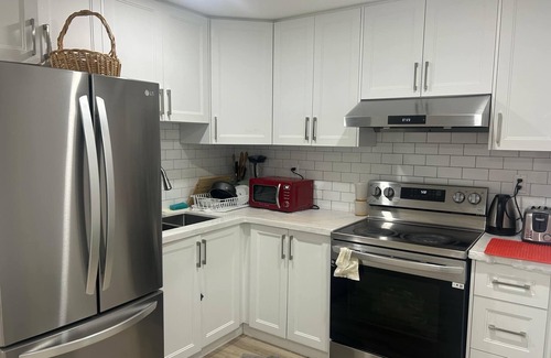 Thorold Casa | Basement Room 2 with a stylish washroom @Welland, ON