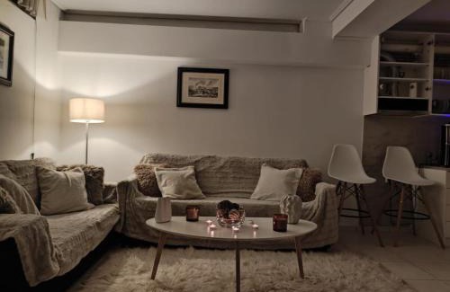 Trikala Apartamento | Basement Suite
