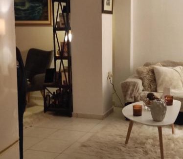 Trikala Apartamento | Basement Suite