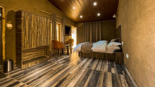 Manali Hotel | Basho Mud Huts