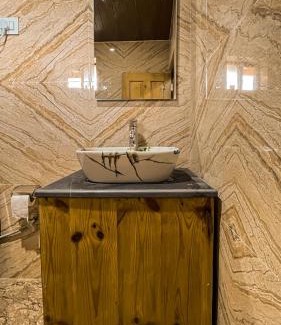 Manali Hotel | Basho Mud Huts