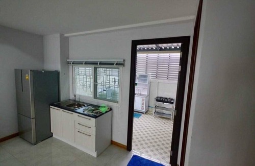 Old City Casa | Basic Line Home en Chiang Mai en el casco antiguo, 4 habitaciones, 5 baños, Kichen