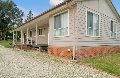 Erowal Bay Casa | Basin Escape - short walk to the waters edge.