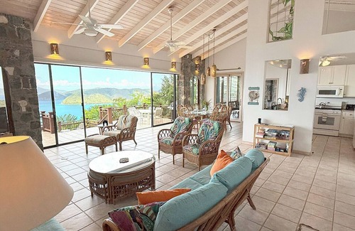 Estate Hammer Farm Villa | Anole - increíbles vistas de North Shore! Todas las habitaciones tienen porches privados filtrados!