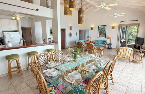 Estate Hammer Farm Villa | Anole - increíbles vistas de North Shore! Todas las habitaciones tienen porches privados filtrados!