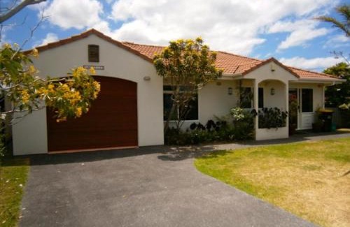 Whangamata Casa | Baskervilla - Whangamata Holiday Home