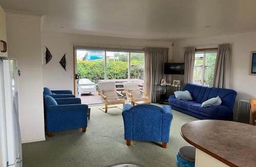 Whangamata Casa | Baskervilla - Whangamata Holiday Home