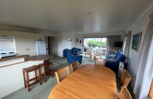 Whangamata Casa | Baskervilla - Whangamata Holiday Home