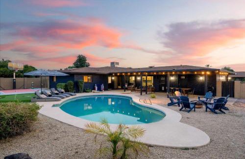 Glendale Casa | Basketball Court Heated Pool Mini Golf & More