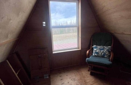 Houston Otro | Bass Farm: Lake View LOFT Cabin off grid/ Solar
