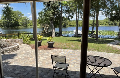 Citrus Springs Casa | Bass Fishing y relajante desde su propia casa privada y Muelle
