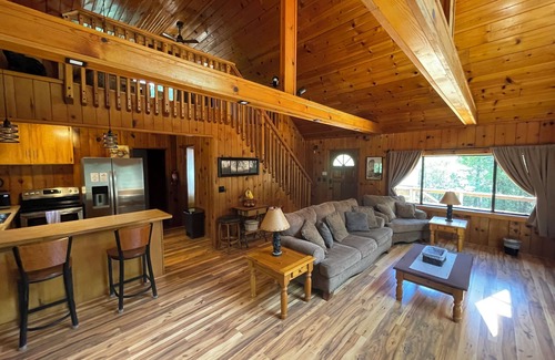 Oakhurst Cabina | Bass lake charming cabin with AC, WiFi