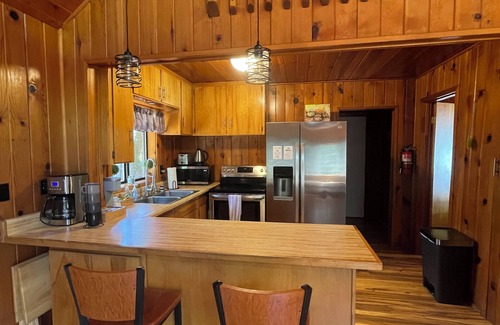 Oakhurst Cabina | Bass lake charming cabin with AC, WiFi